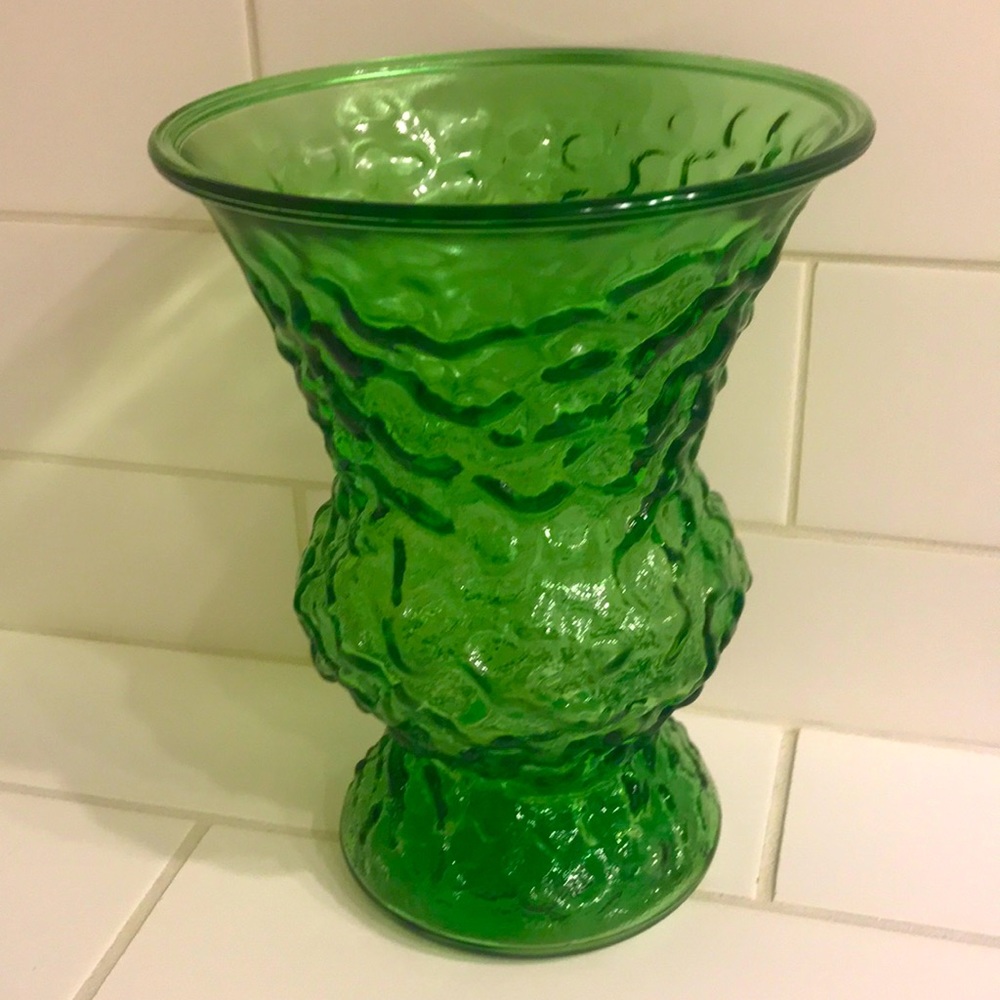 RARE jumbo sized EO Brody emerald green crinkle / depression glass vase